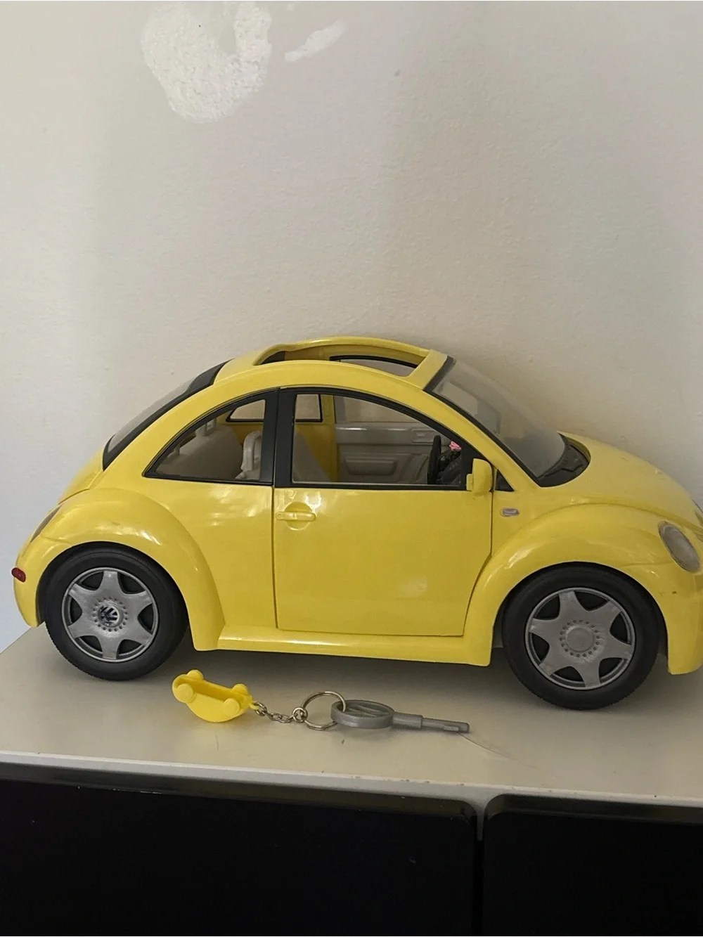 Barbie Volkswagen New Beetle Yellow Flower Power Car VW Convertible Bug With Key